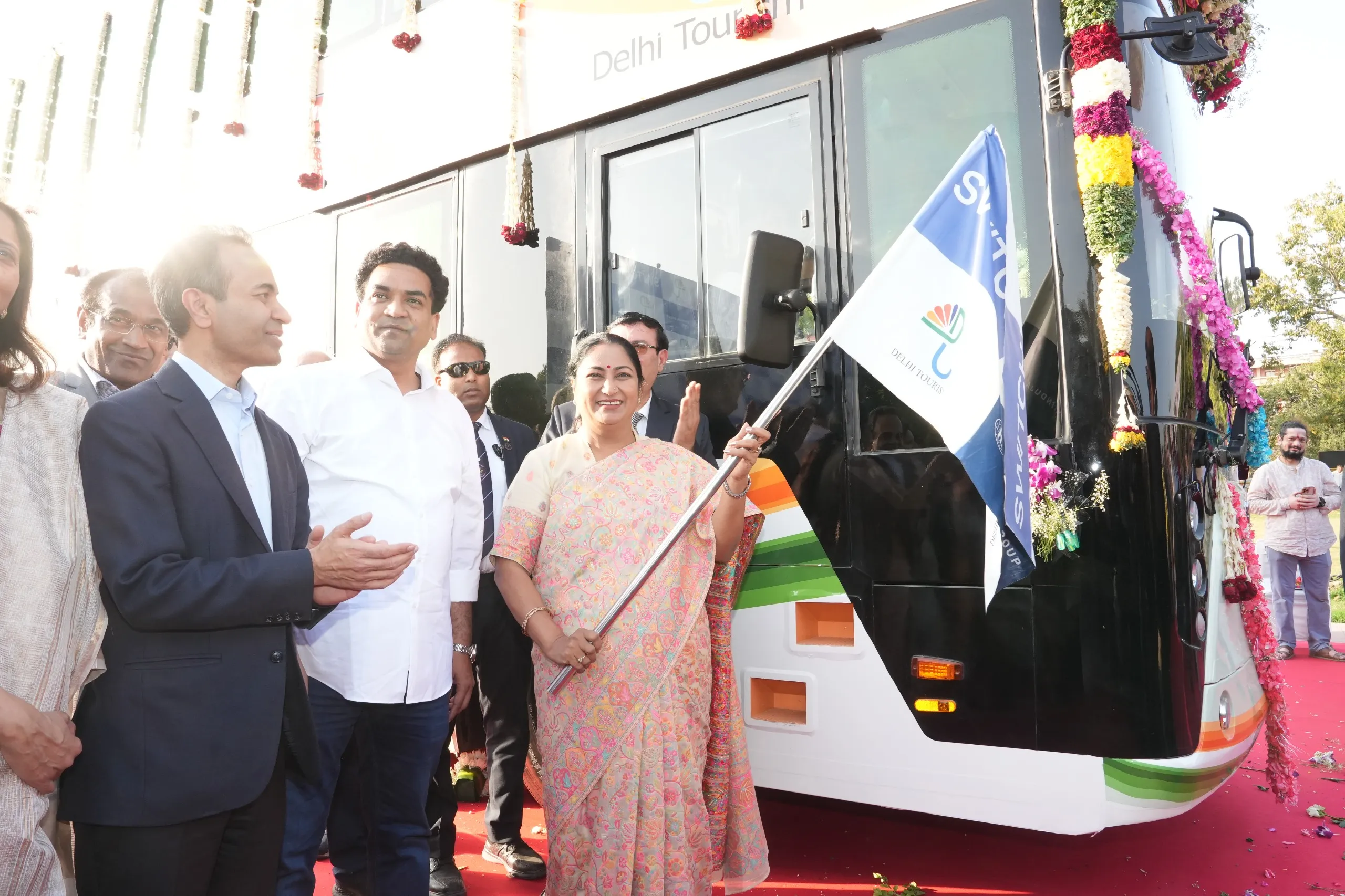 'Dekho Meri Dilli': Electric Double-Decker Tourist Bus Service Showcases Delhi's Heritage and Modernity