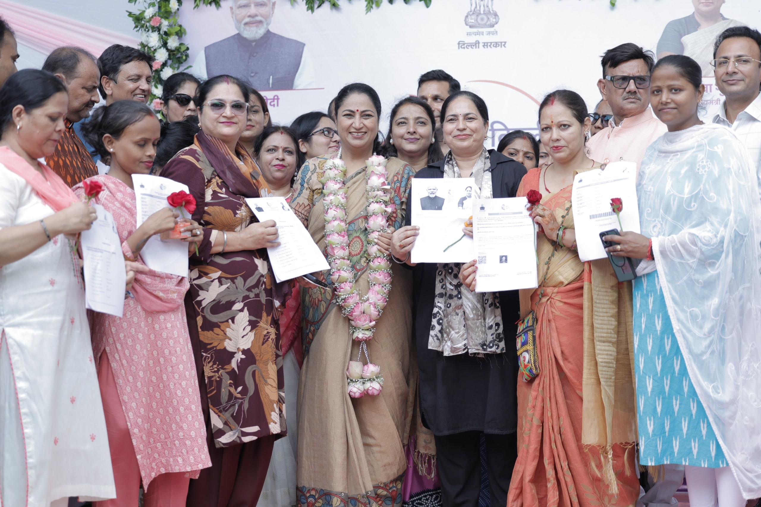 Delhi Lakshmi Yojana: CM Rekha Gupta Launches Registration Portal; 17 Lakh Women to Receive ₹2,500 Monthly